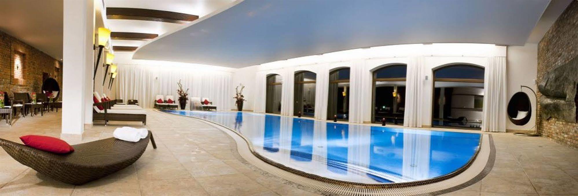 Hotel Remes Opalenica Eksteriør bilde