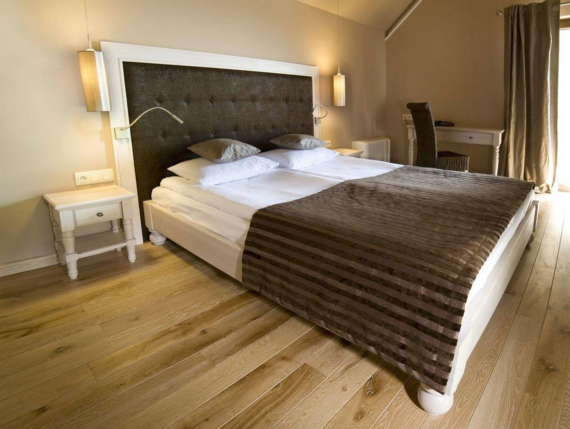Hotel Remes Opalenica Eksteriør bilde